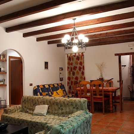 El Hogar De Ardwina Guest House Alia Exterior photo